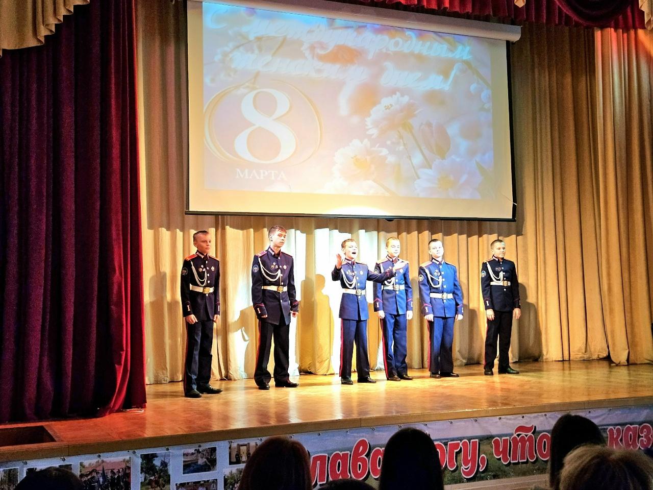 кадеты  читают стихотворения