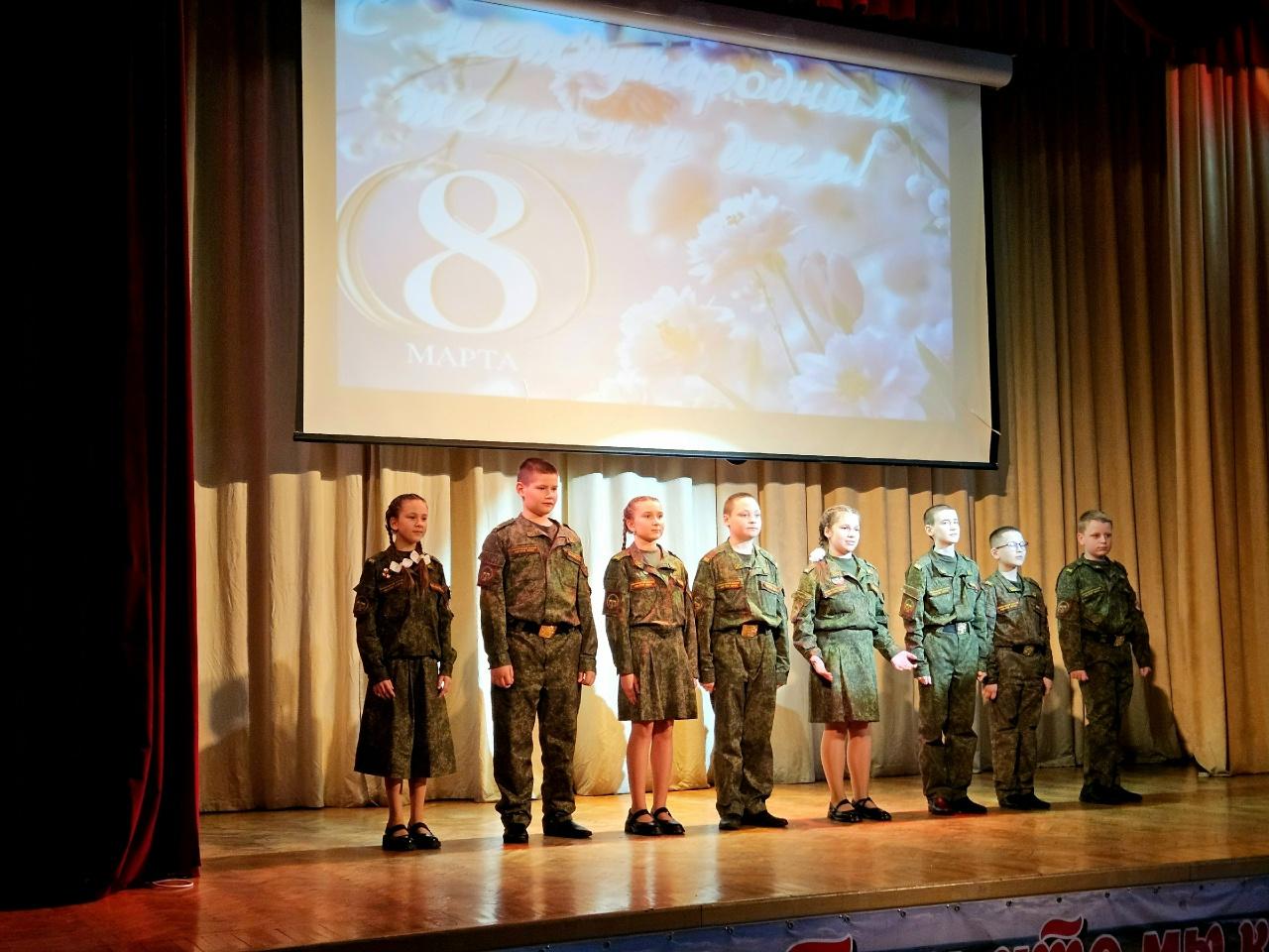 стихи о маме  кадеты на сцене