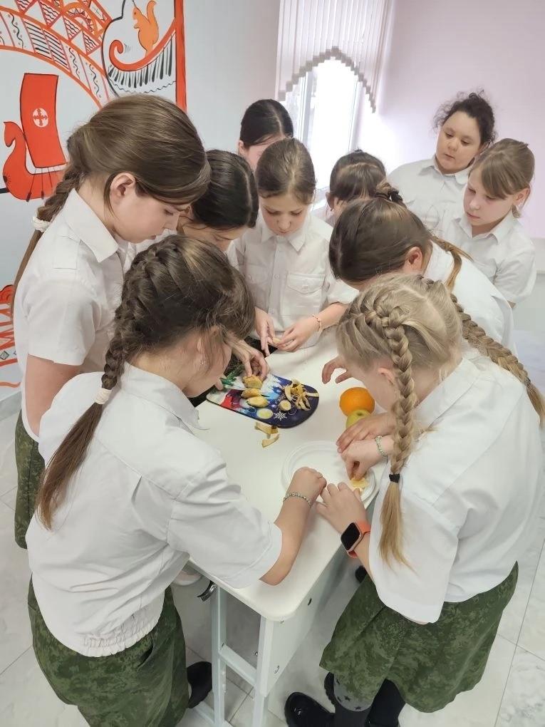 ученики  выполняют конкурсное задание