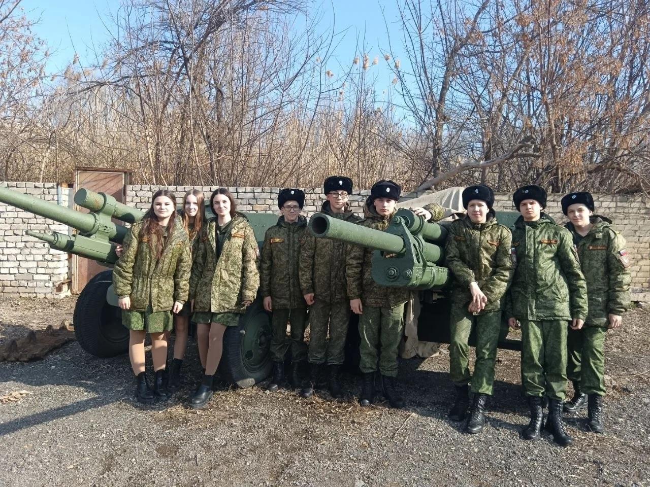 кадеты у танка