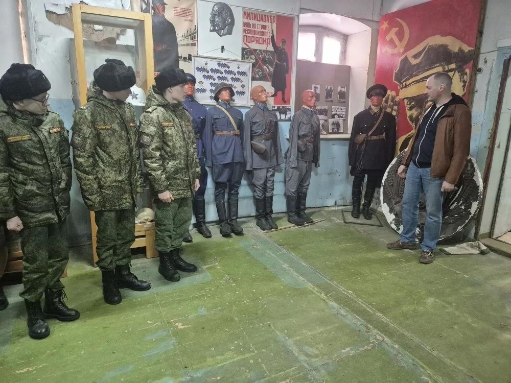 экскурсовод и кадеты