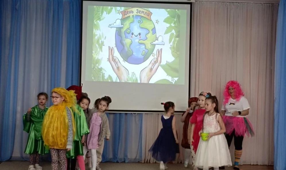 Эколята в гостях на празднике "День Земли"