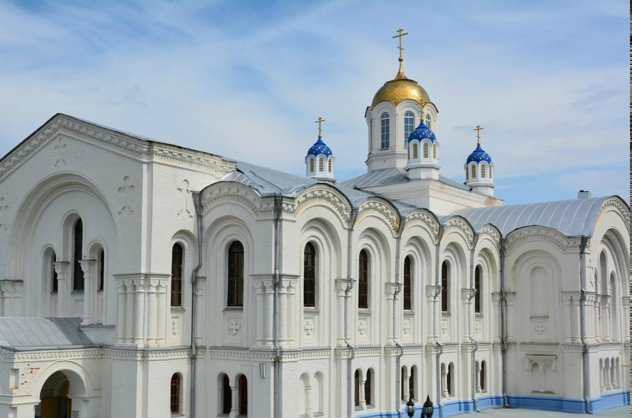 на фото изображение Храма