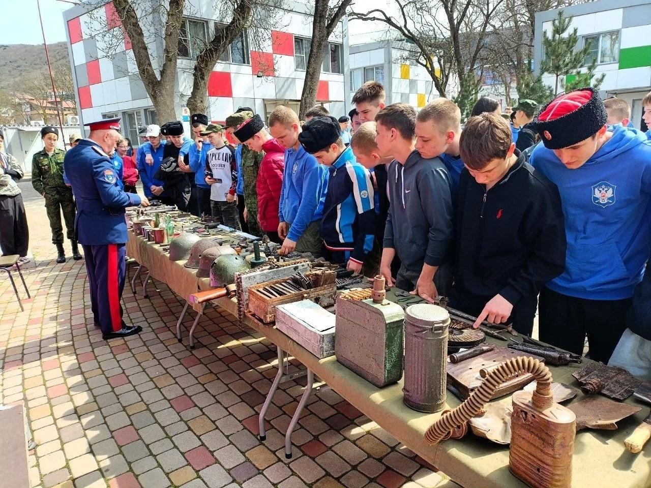 Экспозиция трофеев поисковой группы