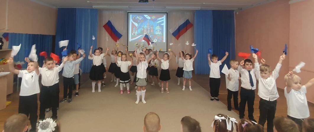 Танец "Мы дети России"
