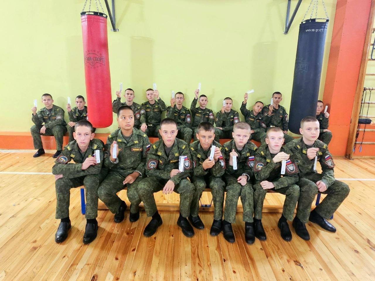 кадеты в спортзале