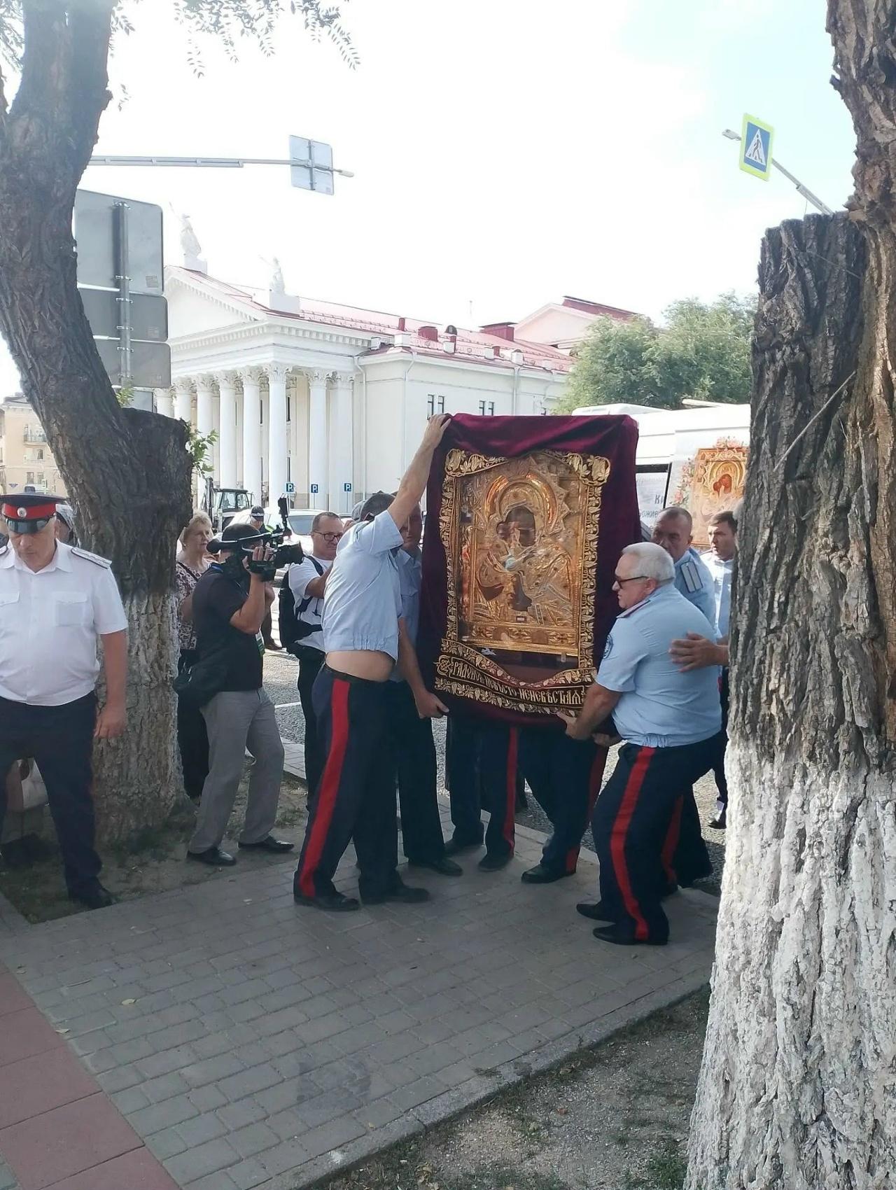  ШЕСТВИЕ С ИКОНОЙ