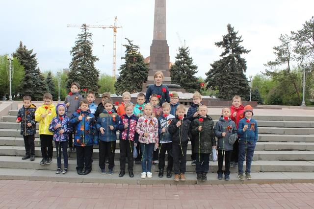 Памятная поездка. Лычково день победы. Лычково памятник ленинградским детям. 11 школа владикавказ. Памятная поездка.